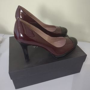 TAHARI Patent Pumps